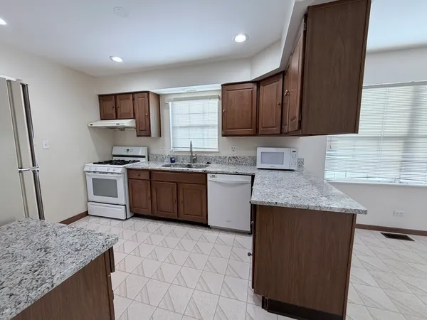 $3,000 | 1817 Altoona Court, Schaumburg, IL 60169