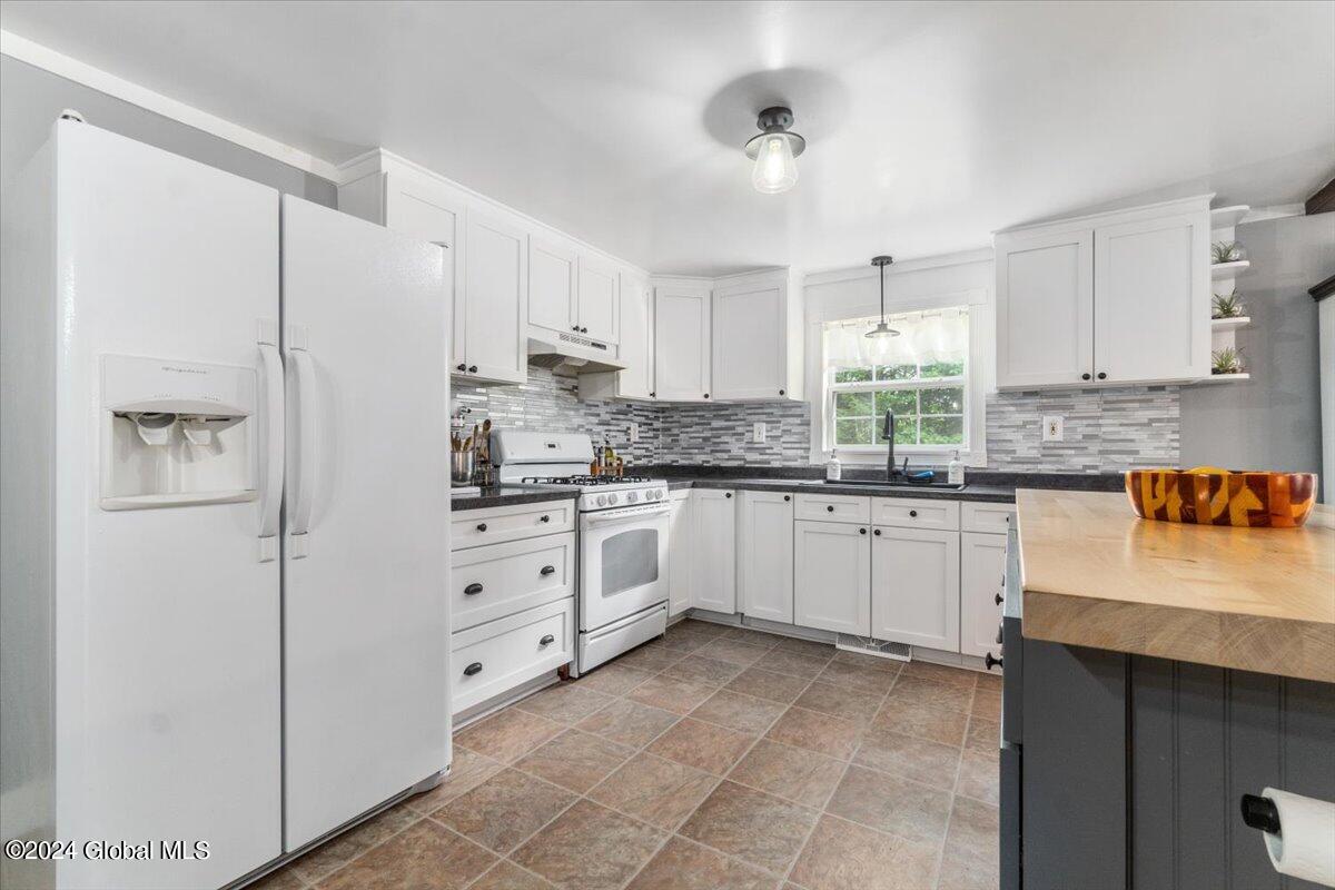 522 Sand Hill Road Greenfield, NY 12833 - Photo 15 of 60 54-DSC03485