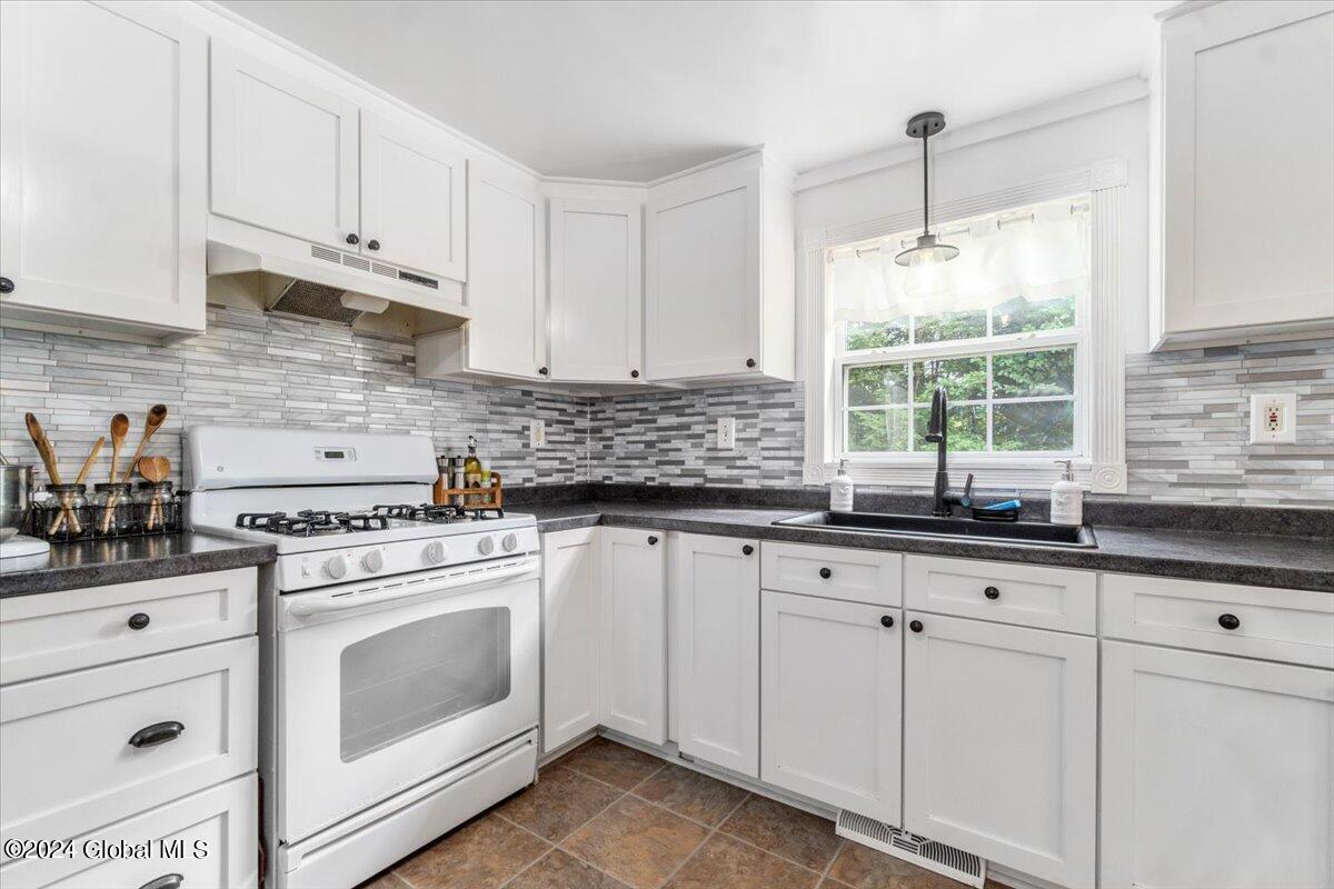 522 Sand Hill Road Greenfield, NY 12833 - Photo 17 of 60 58-DSC03493