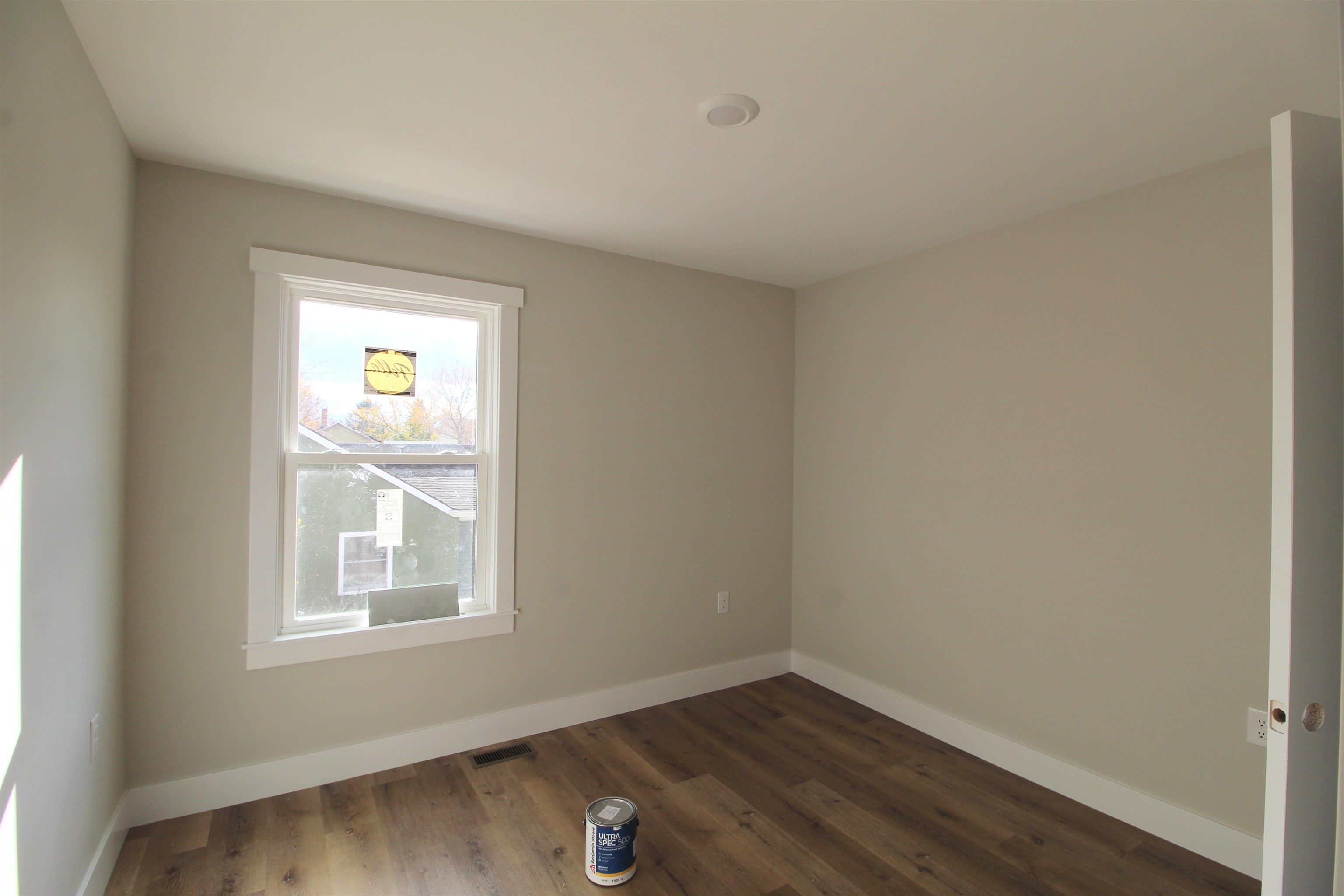 385 Effinger Street Harrisonburg, VA 22802 - Photo 7 of 9 an empty room with a window