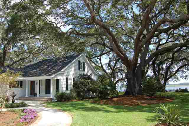 805 Ribaut Road Beaufort, SC 29902 - Photo 1 of 12 Primary Photo