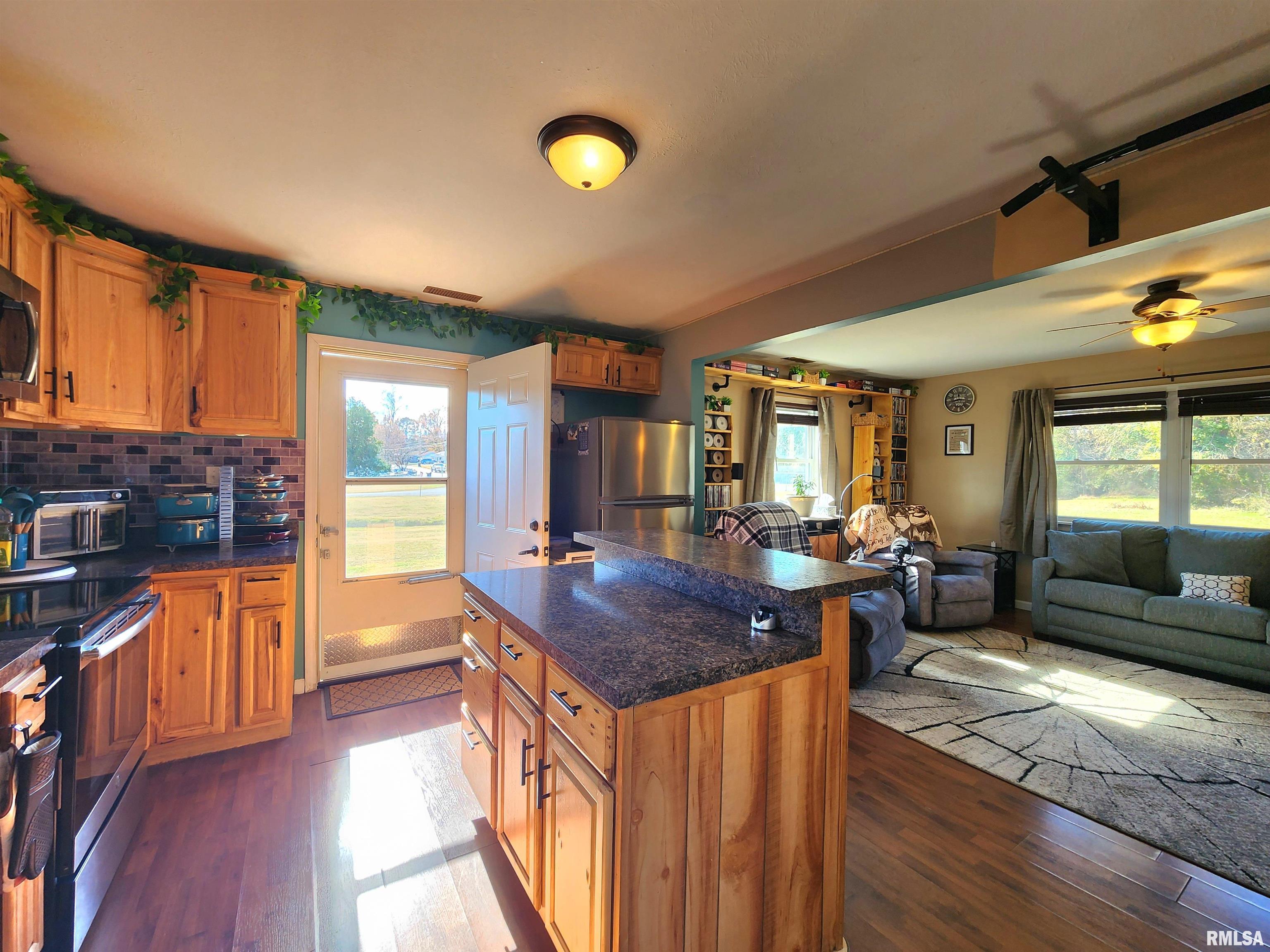 201 Lindsey Avenue Metropolis, IL 62960 - Photo 5 of 29