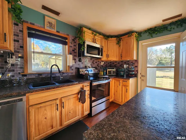 $82,900 | 201 Lindsey Avenue, Metropolis, IL 62960