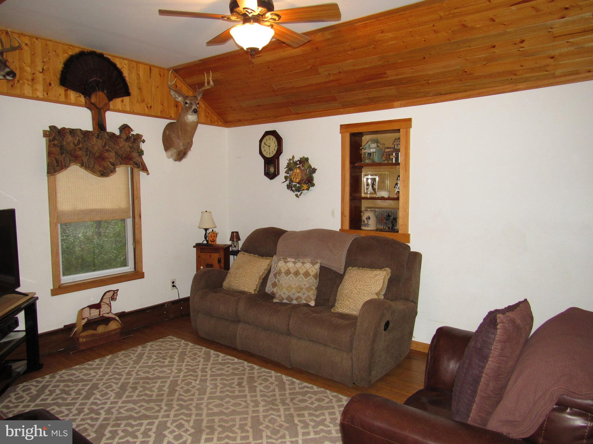 112 Deck Road Womelsdorf, PA 19567 - Photo 13 of 19 living room