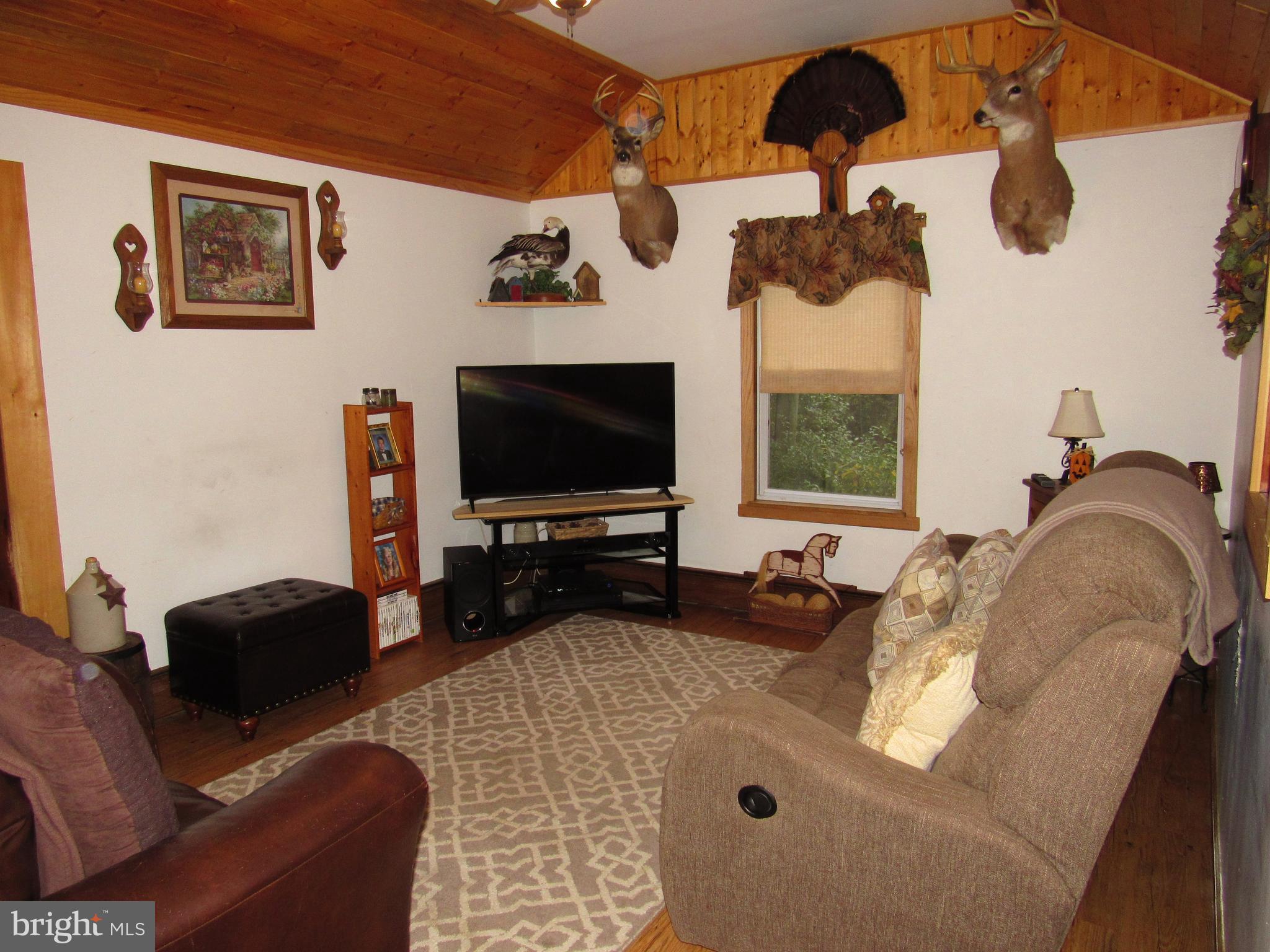 112 Deck Road Womelsdorf, PA 19567 - Photo 14 of 19 living room