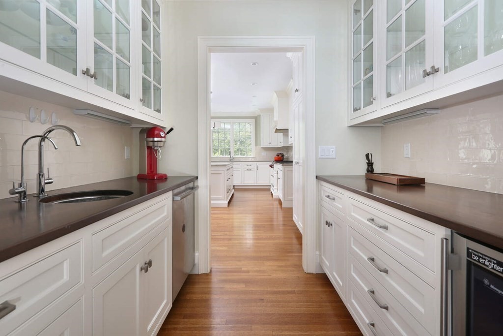 23 Karen Road Newton, MA 02468 - Photo 3 of 21