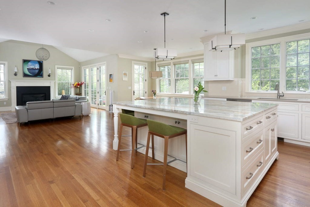 23 Karen Road Newton, MA 02468 - Photo 6 of 21