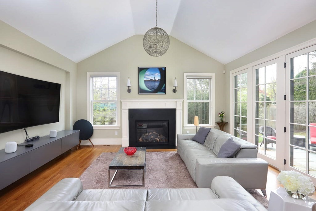 23 Karen Road Newton, MA 02468 - Photo 7 of 21