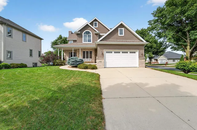 $685,000 | 1 Fawn Ridge Circle, Middleton, WI 53562