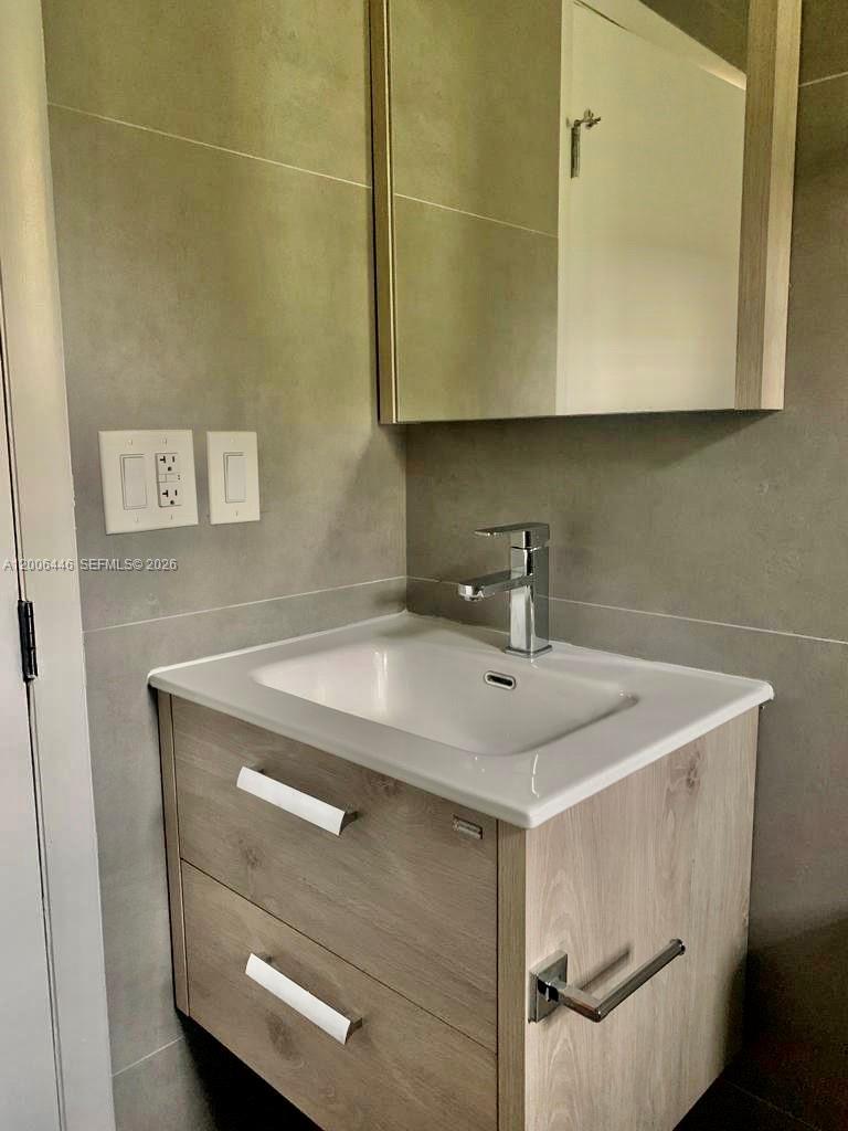 826 7th Street, Unit 3 Miami Beach, FL 33139 - Photo 11 of 20