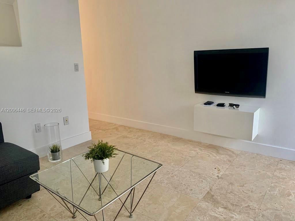 826 7th Street, Unit 3 Miami Beach, FL 33139 - Photo 5 of 20