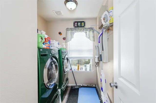 $369,000 | 336 Chase Hill Lane, Fort Worth, TX 76028