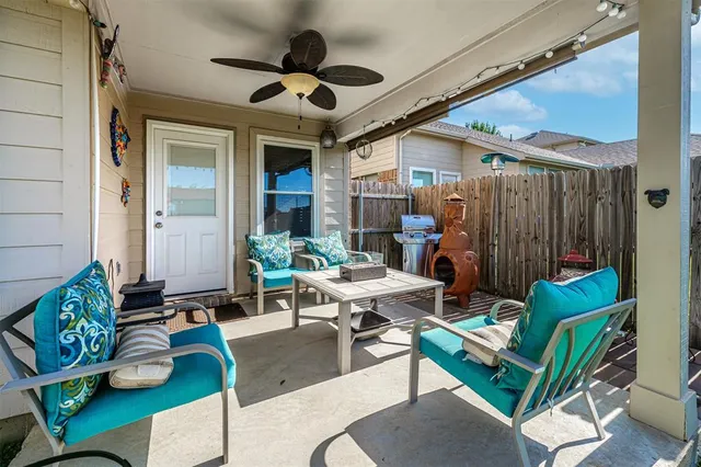 $369,000 | 336 Chase Hill Lane, Fort Worth, TX 76028