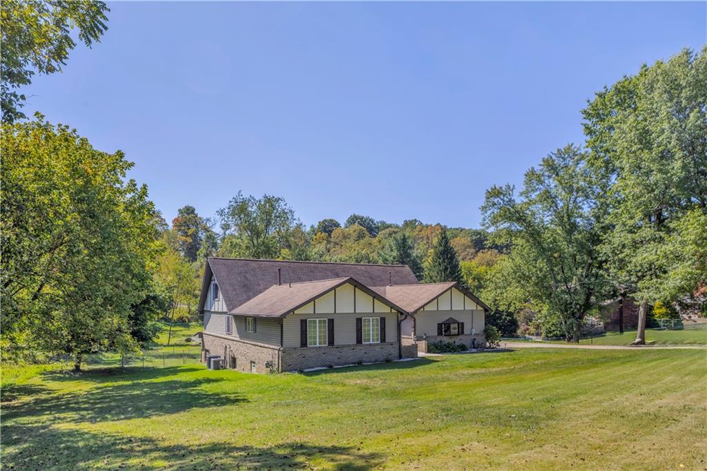 2171 Robbins Station Road Irwin, PA 15642 - Photo 6 of 50 Charming custom built home with vaulted ceilings!