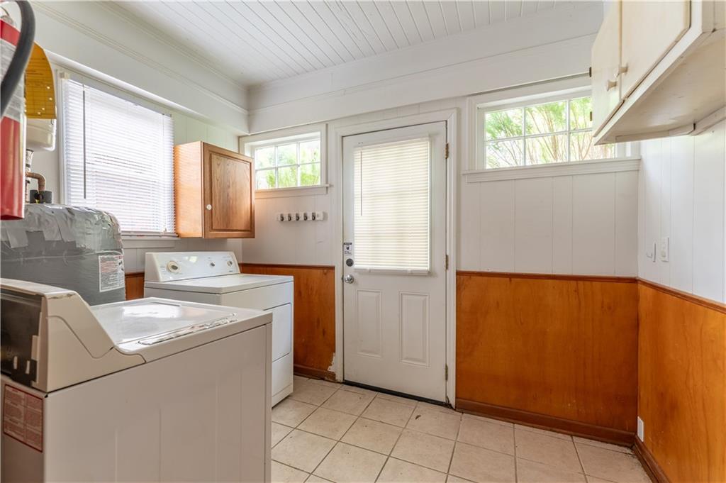 1387 Church Street Decatur, GA 30030 - Photo 25 of 37 a view of walk in closet with window