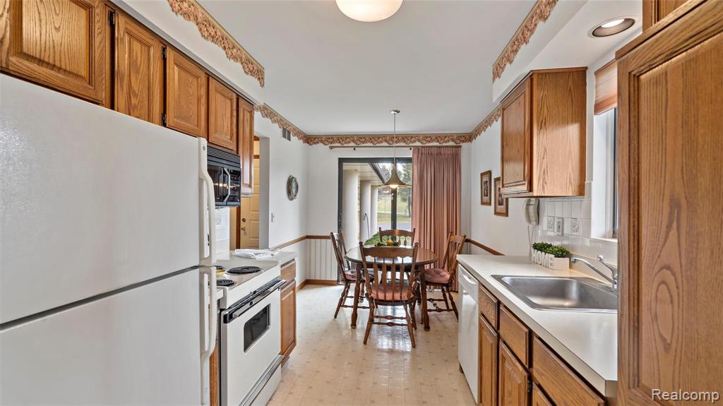 918 Wexford Way Rochester Hills, MI 48307 - Photo 3 of 22