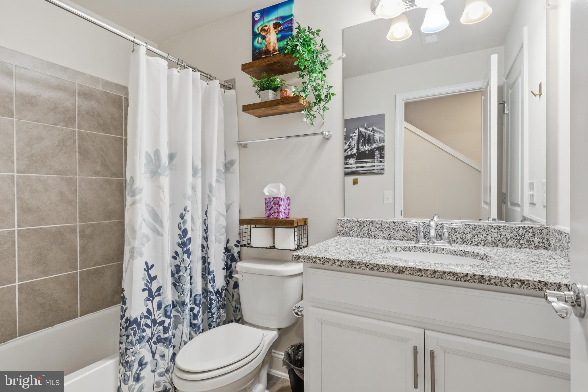 1946 Greenbriar Hall Road Dumfries, VA 22026 - Photo 10 of 48 Bathroom 1 - Main Level