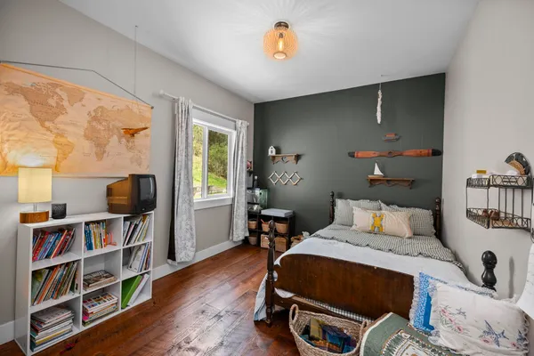 $800,000 | 23401 North Westlake Drive, Nine Mile Falls, WA 99026