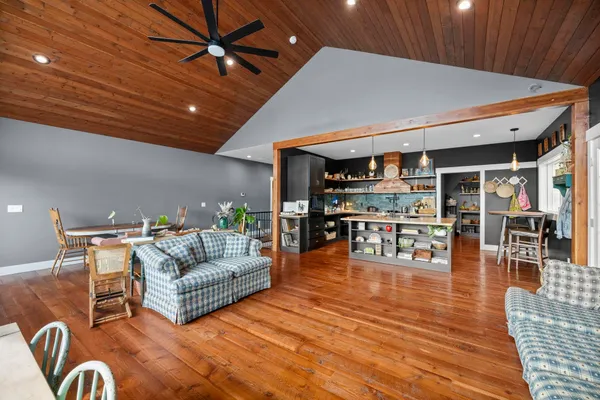 $800,000 | 23401 North Westlake Drive, Nine Mile Falls, WA 99026