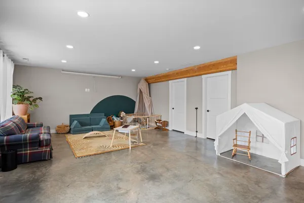 $800,000 | 23401 North Westlake Drive, Nine Mile Falls, WA 99026
