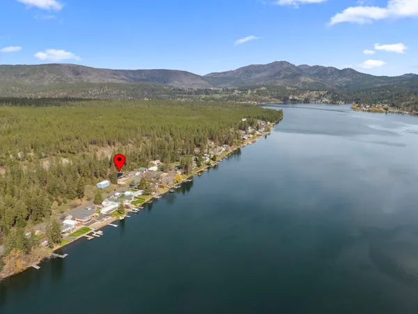 $800,000 | 23401 North Westlake Drive, Nine Mile Falls, WA 99026