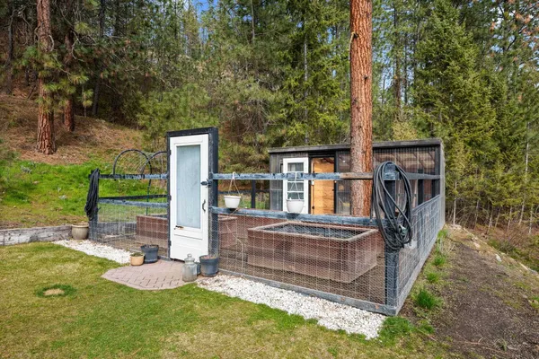 $800,000 | 23401 North Westlake Drive, Nine Mile Falls, WA 99026