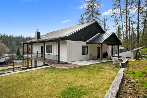 $800,000 | 23401 North Westlake Drive, Nine Mile Falls, WA 99026