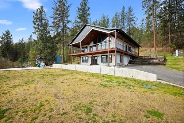 $800,000 | 23401 North Westlake Drive, Nine Mile Falls, WA 99026