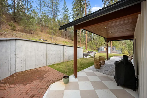 $800,000 | 23401 North Westlake Drive, Nine Mile Falls, WA 99026