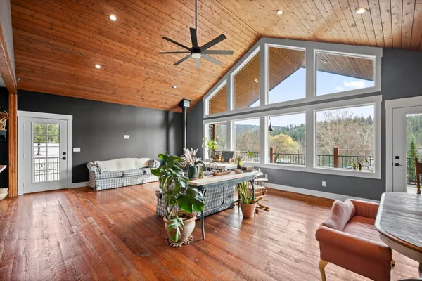 $800,000 | 23401 North Westlake Drive, Nine Mile Falls, WA 99026