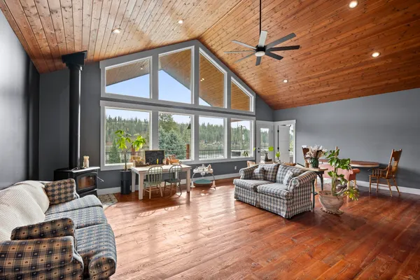 $800,000 | 23401 North Westlake Drive, Nine Mile Falls, WA 99026