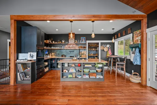 $800,000 | 23401 North Westlake Drive, Nine Mile Falls, WA 99026