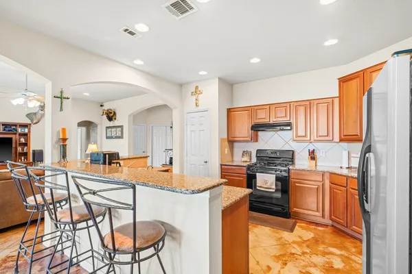 $1,133,391 | 377 Green Oak Drive, Kerrville, TX 78028