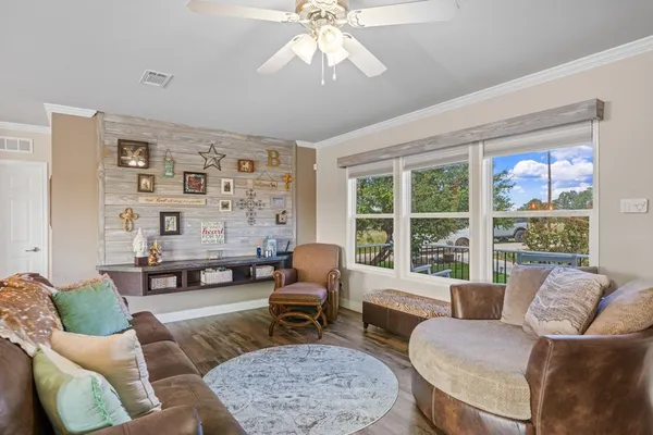 $1,133,391 | 377 Green Oak Drive, Kerrville, TX 78028