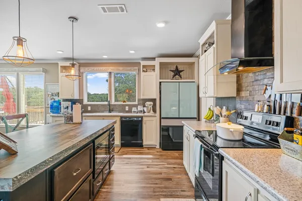 $1,133,391 | 377 Green Oak Drive, Kerrville, TX 78028