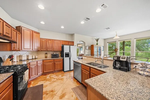 $1,133,391 | 377 Green Oak Drive, Kerrville, TX 78028
