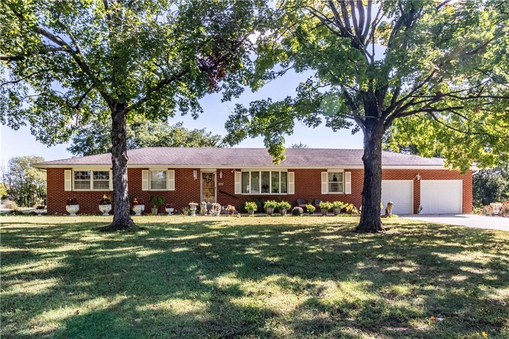 225 South County Line Road Windsor, MO 65360 - Photo 2 of 32 Gallery Image 2