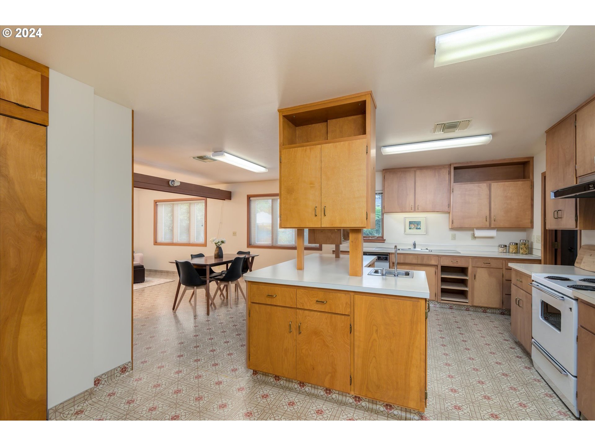 856 Northridge Avenue Springfield, OR 97477 - Photo 11 of 44 Kitchen
