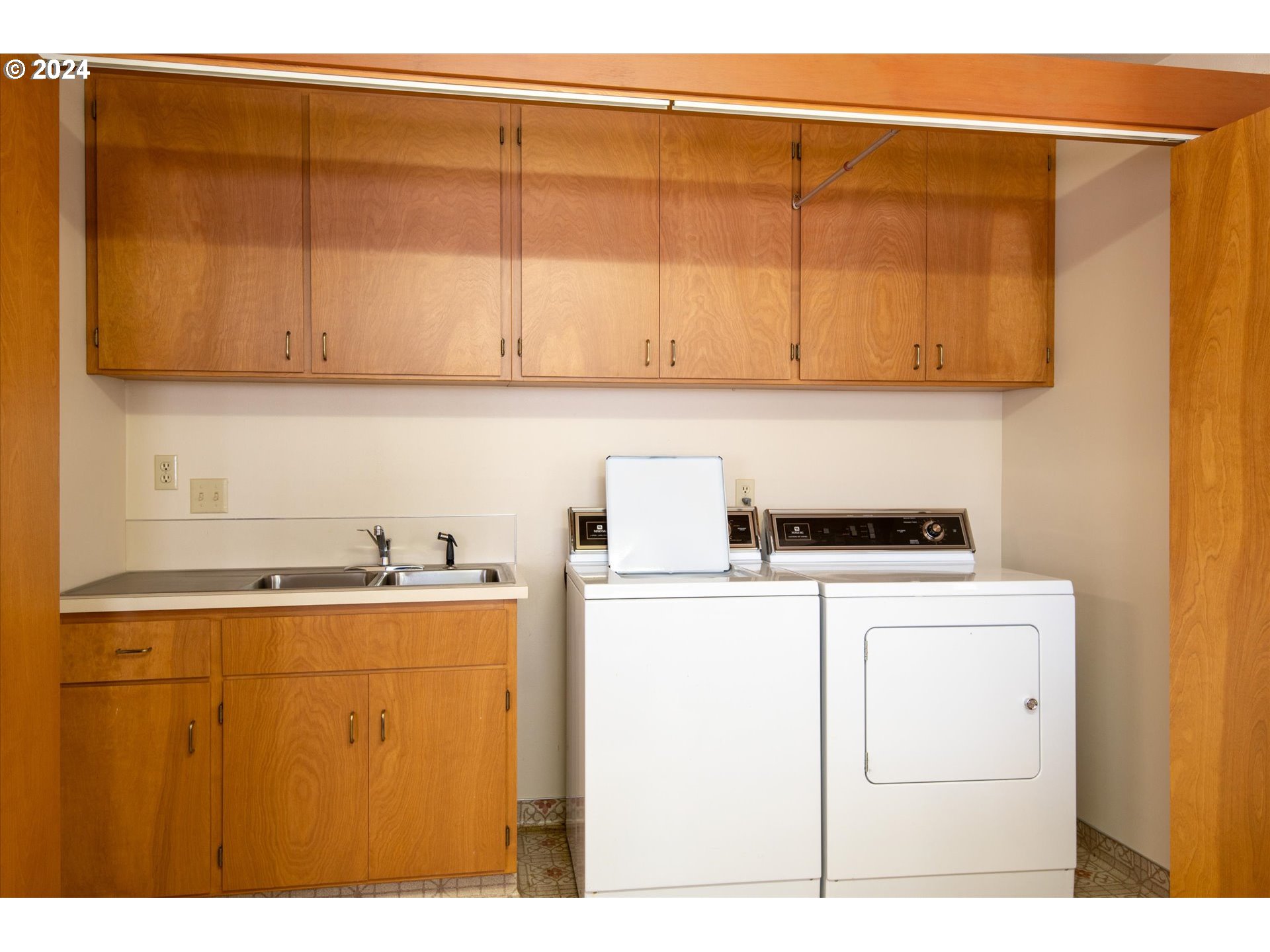 856 Northridge Avenue Springfield, OR 97477 - Photo 19 of 44 Laundry