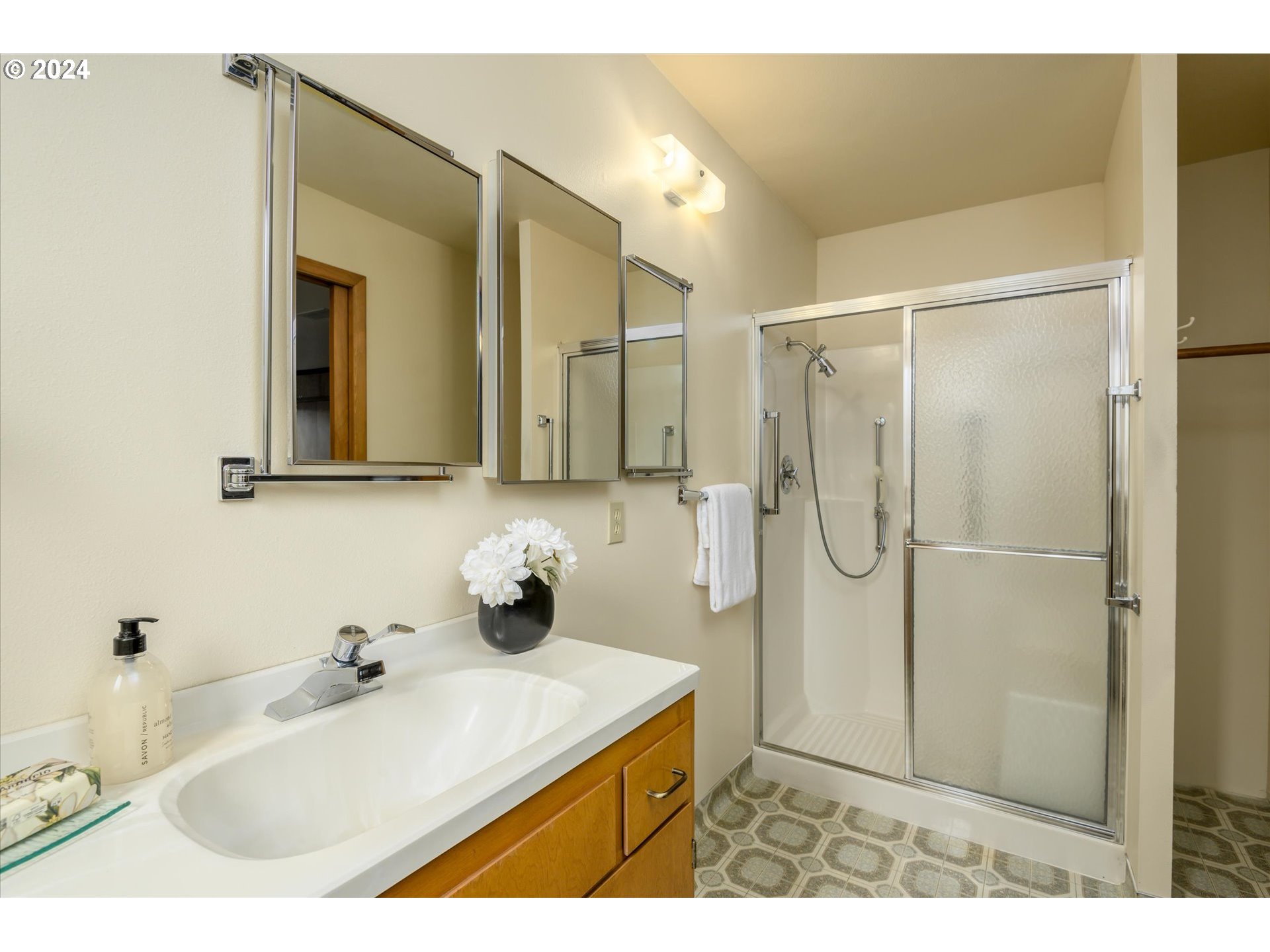 856 Northridge Avenue Springfield, OR 97477 - Photo 27 of 44 Bathroom, Attached