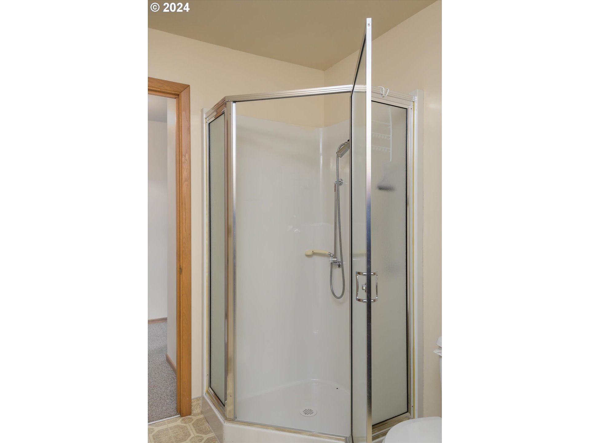 856 Northridge Avenue Springfield, OR 97477 - Photo 31 of 44 Bathroom