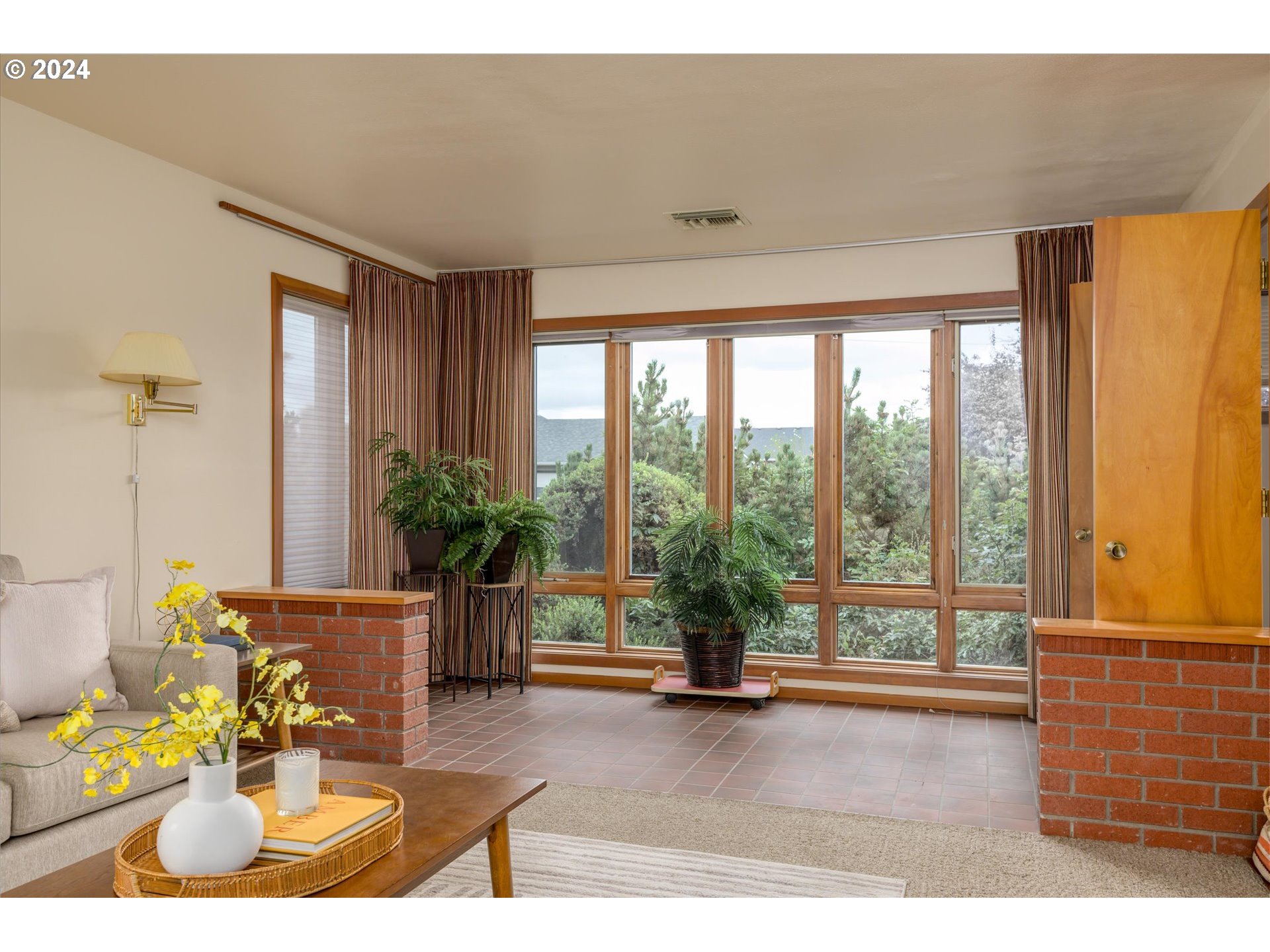 856 Northridge Avenue Springfield, OR 97477 - Photo 4 of 44 Living Room/Entrance