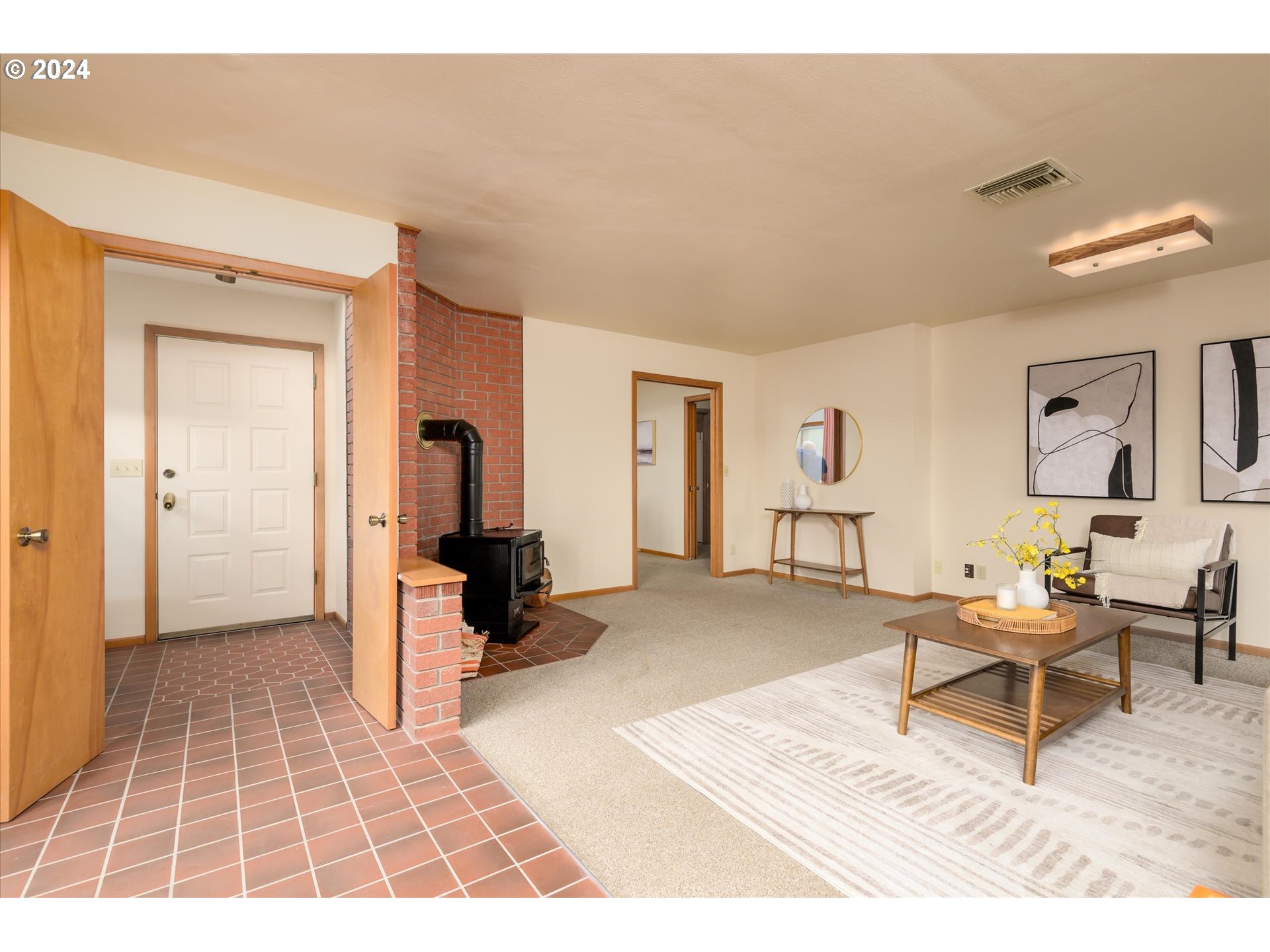 856 Northridge Avenue Springfield, OR 97477 - Photo 8 of 44 Living Room/Entrance