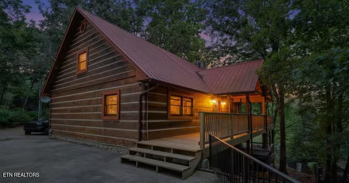 447 Lakeside Road Vonore, TN 37885 - Photo 3 of 21 Cabin2
