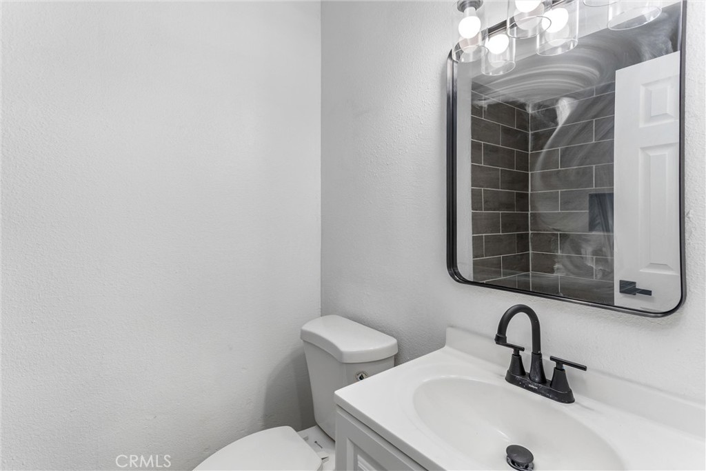 247 Grant Street Rialto, CA 92376 - Photo 18 of 45 Bathroom #1