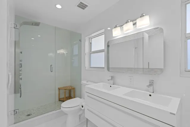 $7,500 | 391 Southeast 7th Avenue, Pompano Beach, FL 33060