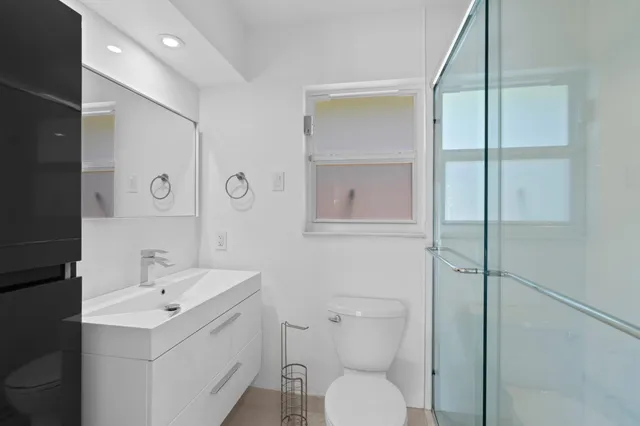 $7,500 | 391 Southeast 7th Avenue, Pompano Beach, FL 33060