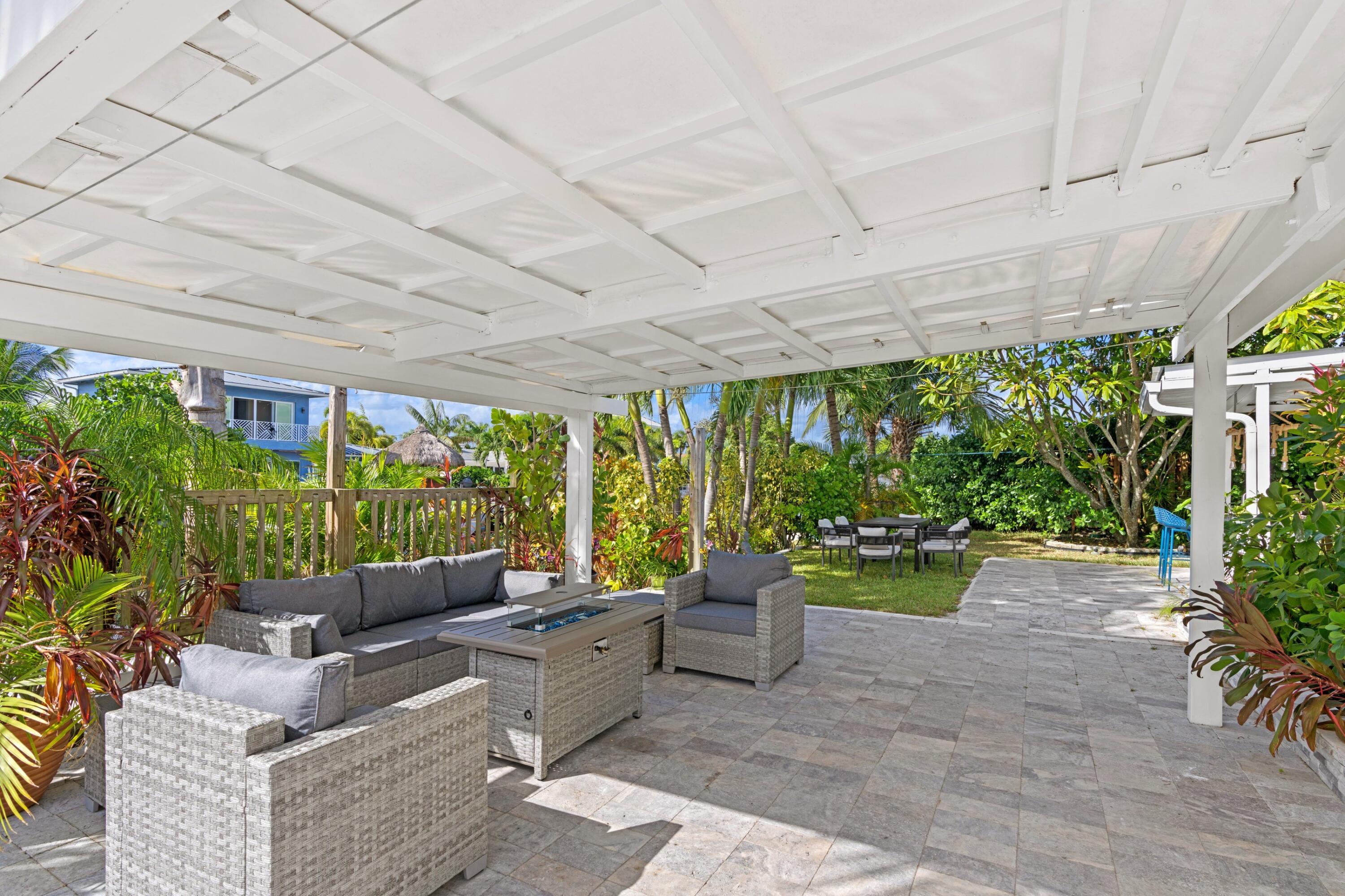 391 Southeast 7th Avenue Pompano Beach, FL 33060 - Photo 8 of 38 a living room with patio furniture and garden