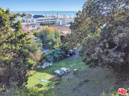 a view of a black and white wall