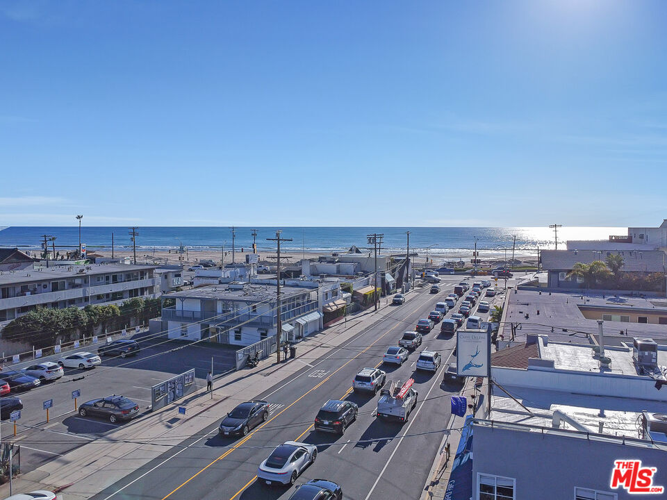 153 West Channel Road Santa Monica, CA 90402 - Photo 28 of 74 a view of a city